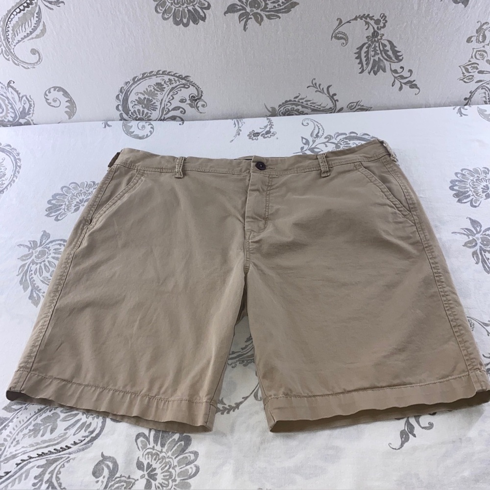 Aeropostale Chino Shorts, Mens Size 38‎ Khaki Pockets, Flat Front Stretch